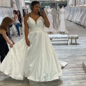 Size 16 A line Wedding dress White